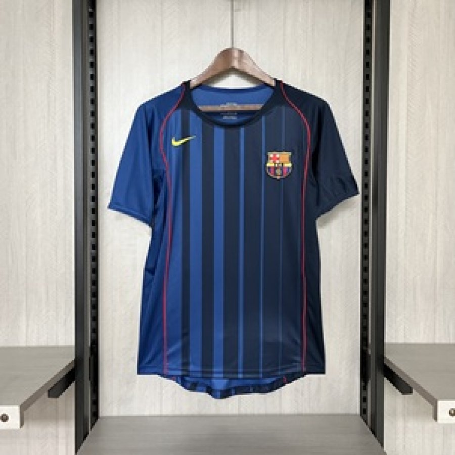 Barcelona Away 04/05