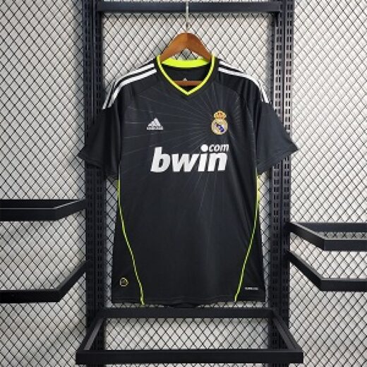 Real Madrid 10/11 Away
