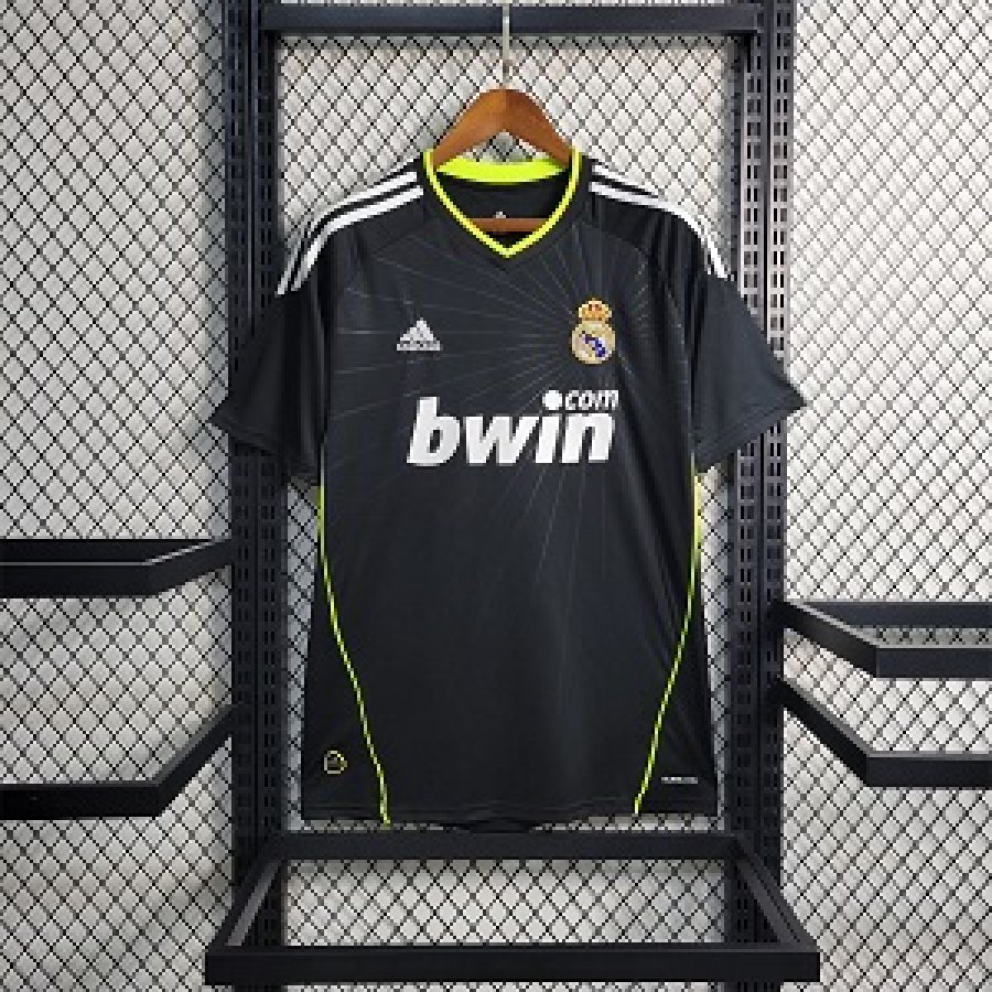 Real Madrid 10/11 Away